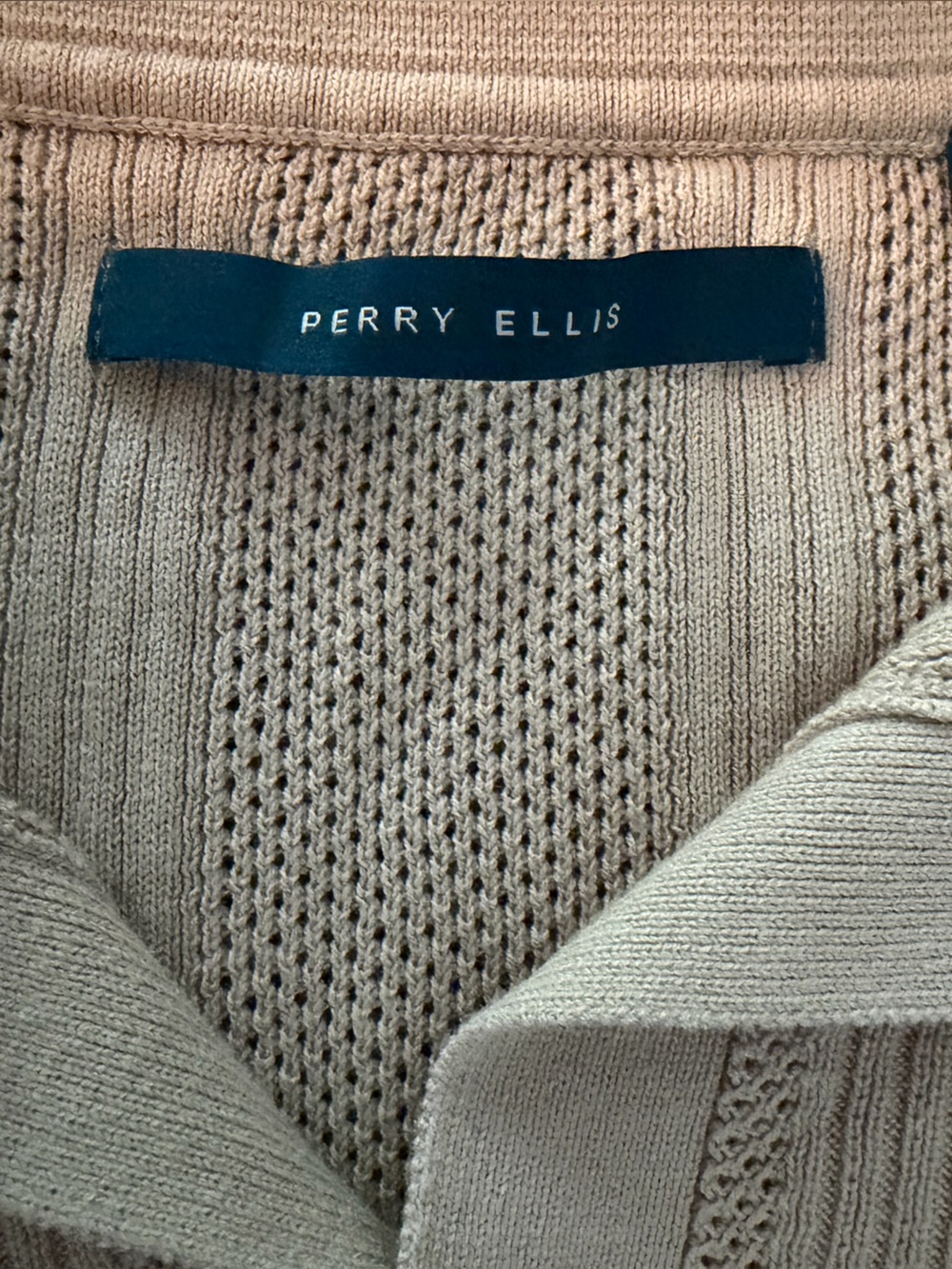 Perry Ellis men’s sweater polo. Very classy! Excellent condition! Medium.